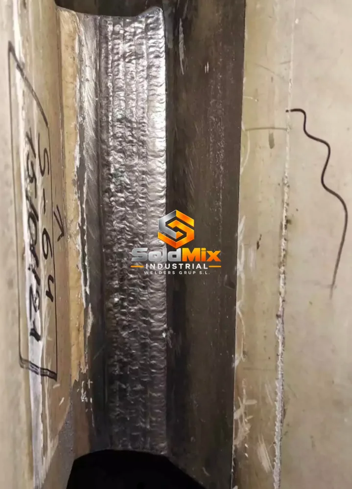 Ranura en pieza de acero rellenada con soldadura en varias pasadas por SoldMix